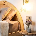 Apartamento Kurbada Loft Stylish Near Center With Parking Riga